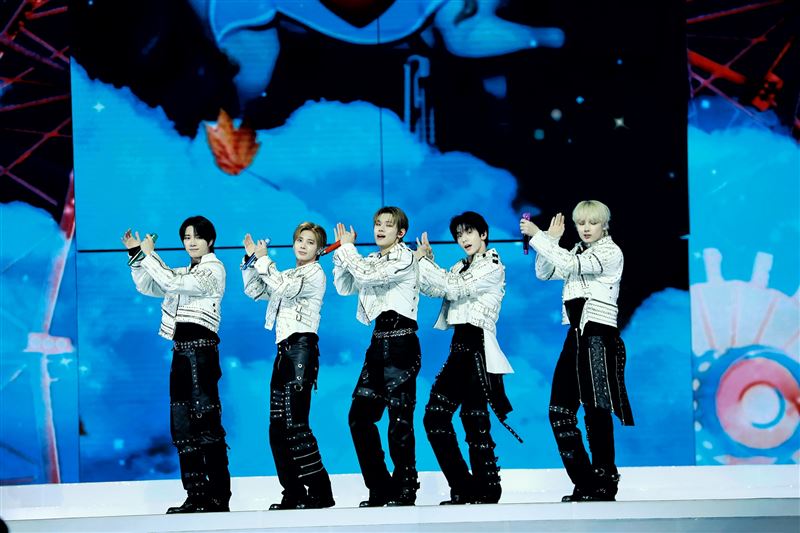 直擊／TXT演唱會「突放送事故」！杋圭SOLO 2度暫停　他機智反應曝光