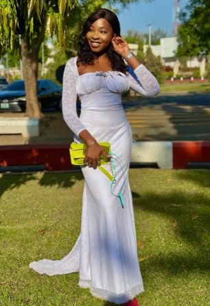 首場演唱會在即！26歲新星歌手「夢中遭蛇吻」　痛苦24小時去世