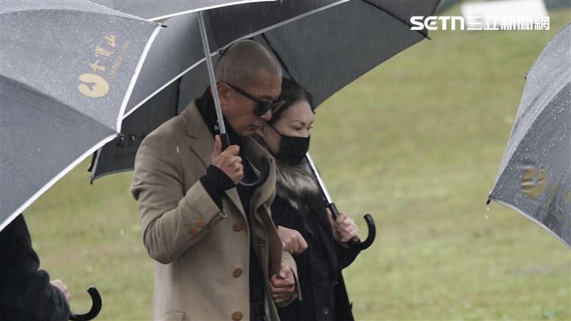 同天送走2位摯友！她曝具俊曄穿大S「27年前送的大衣」　秒潰堤憶袁惟仁