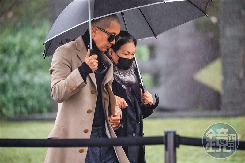 S媽護產防具俊曄／曾遭嗆別搶我女兒 大S骨灰抵台具俊曄：權利都讓給S媽