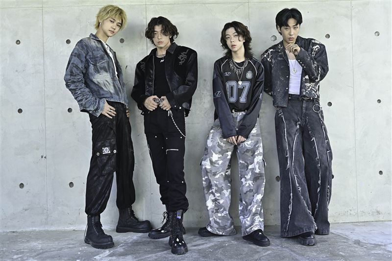 新店金城武帥成這樣！帕拉斯烈日皮衣上陣　曬到「彷彿脫一層皮」