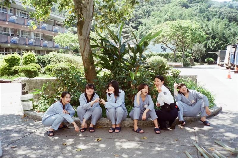 《陽光女子合唱團》「隱藏版正妹」爆紅！IG神到了　甜美側拍曝光