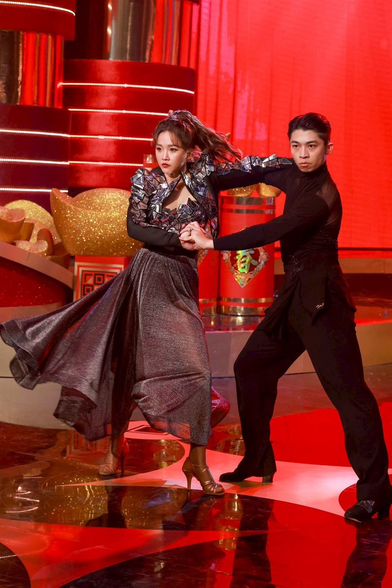 賴慧如透視裝美胸外洩！懼高症仍凌空劈腿　突爆「重摔8次」