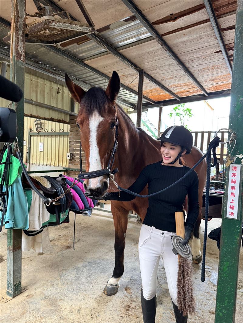 徐千京圓夢重返馬術場！馬年「完成110公分跨欄障礙」　超狂畫面曝光