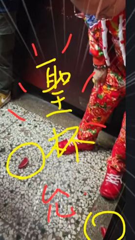 百億吊車大王現身紫南宮!擲聖筊「求回2隻金雞」 1動作被讚超親民