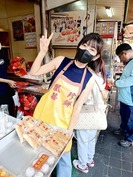 累翻了！米可白春節賣餅「雙耳失聰」　忍術後病體戴罩原因惹鼻酸