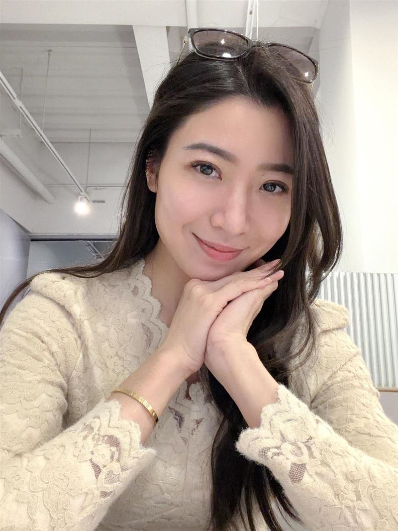 美女主播李昕芸曬美照曝「開運秘訣」！同業廖芳潔狂讚：每天都漂亮