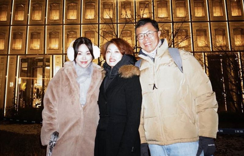 吳中純淋巴癌病逝!愛女哭揭「5分鐘拔管過程」曝遺物:一輩子留著