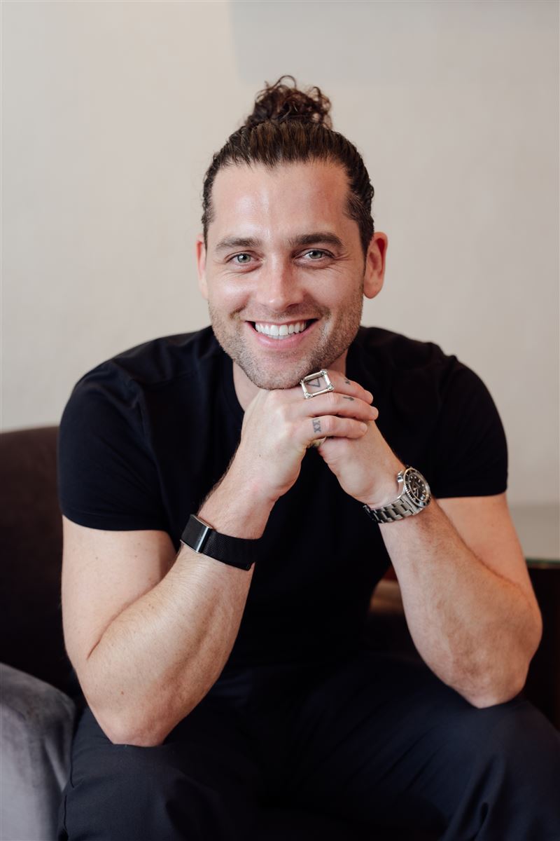 《悲慘世界》男星來台！飯店散步到101「愛上台灣」　自爆每天喝西瓜汁