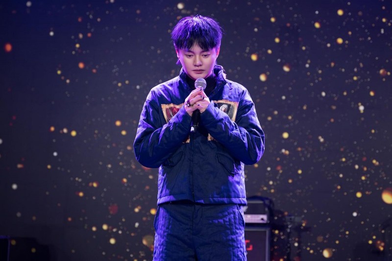 連Hebe媽都愛他！　「國民兒子」許富凱市場開唱迷倒眾生