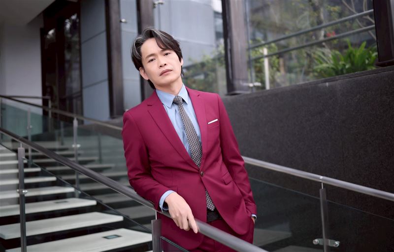 獨家／台灣之光！黃鐙輝出道20年「首登坎城影展」超狂　驚人新動向曝