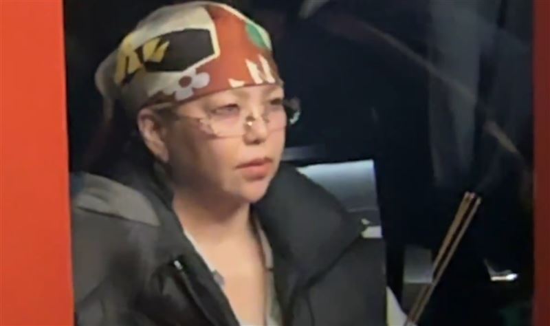 才坐鎮台東跨年!阿妹又返鄉參加「炮炸寒單爺」替男友新店祈福