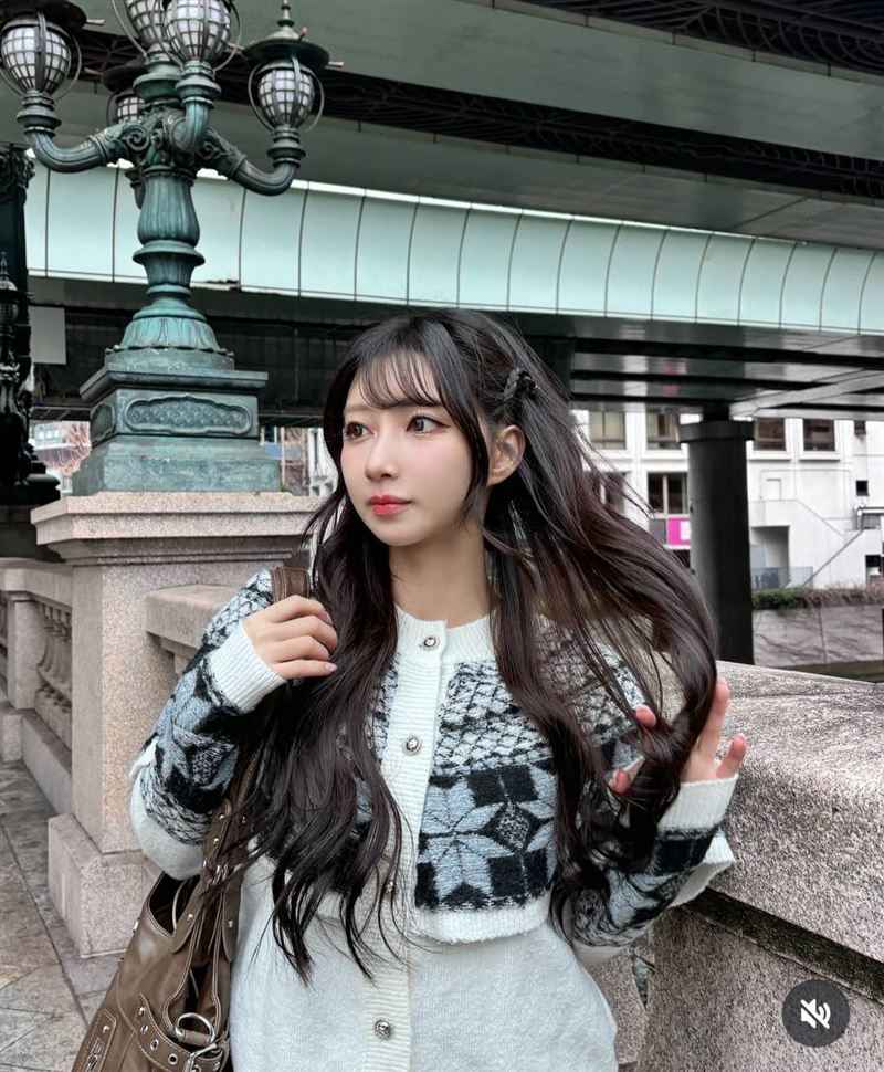 紅到國際！一粒東京街頭「性感腿根」全都露　日媒盛讚：奇蹟美少女