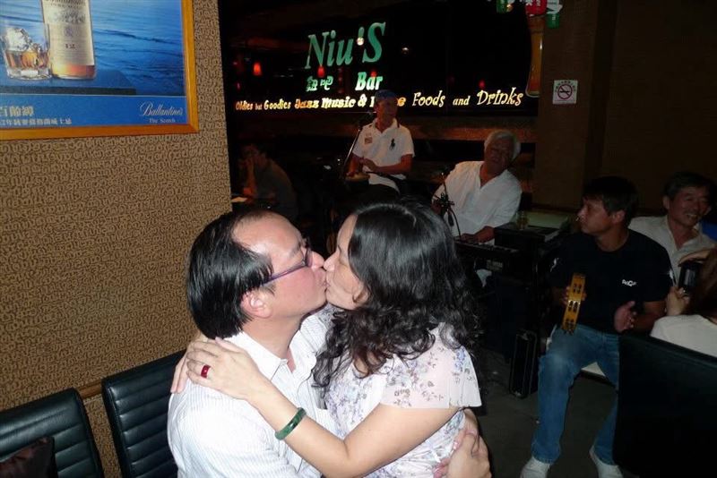 王瑞德是寵妻魔人!結婚41年「每天服務2小時」 激吻放閃:誰敢跟我比