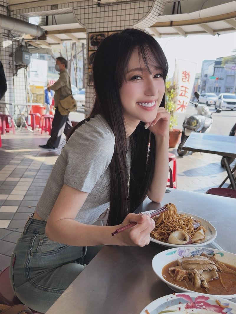 黑男老婆Lucy出事了!突劇烈頭痛「右手全麻痺」 半夜緊急送醫原因曝光