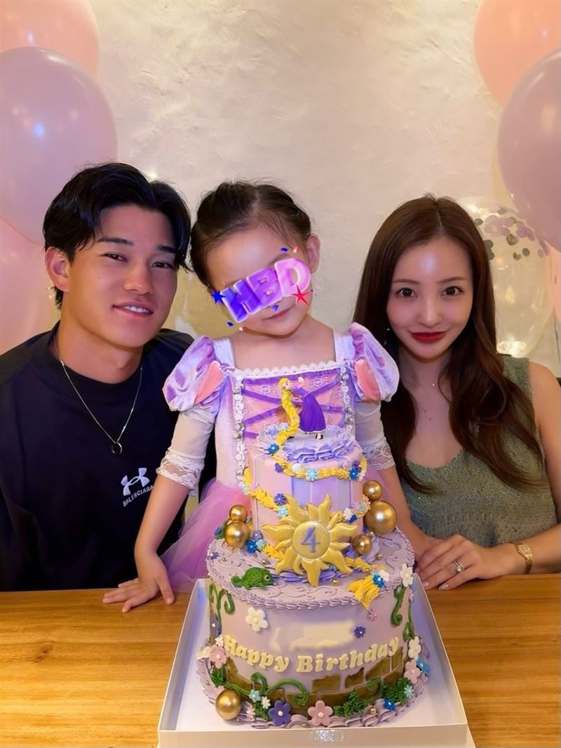 球星尪遭砍薪！女星「月租200萬豪宅」曬滿牆名牌包　網酸爆：付得起嗎