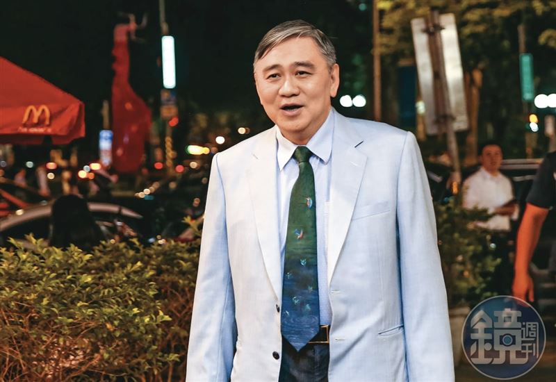 穩交女大生！王文洋再熱戀小54歲女大生　直擊「百貨美食街約會」回應了