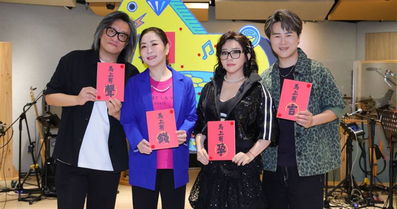 施文彬曬父子退伍令　網讚「演藝圈模範」