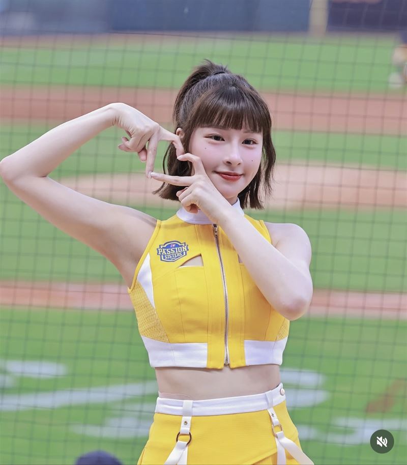 才曝生涯動向！峮峮「素顏穿吊嘎」私照流出　35歲真實狀態震驚網