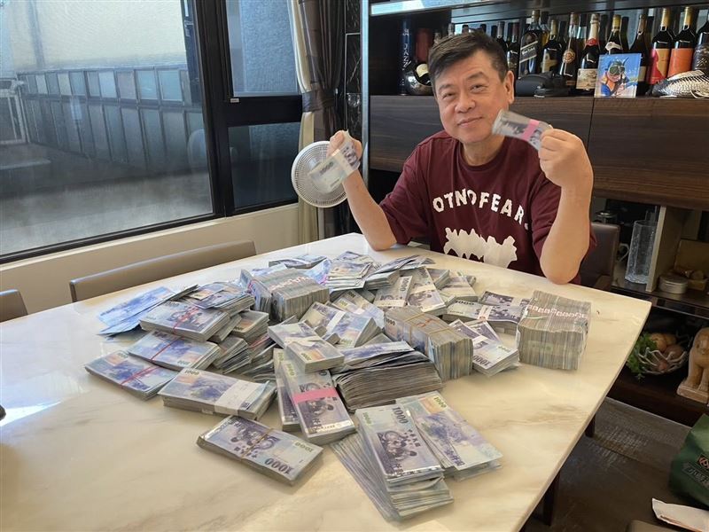 才公布3億資產繼承人!孫德榮「突現身餐廳打工」認了:不想吃飽等死