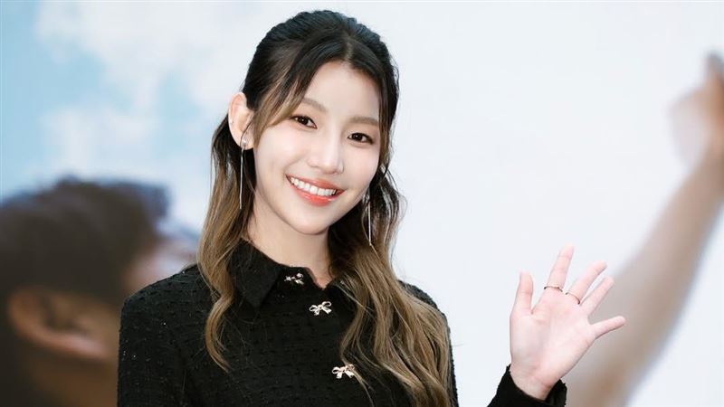 采子遊南韓爆豔遇！被明洞高帥店員讚「像模特」　臉長大痘痘也遭索IG