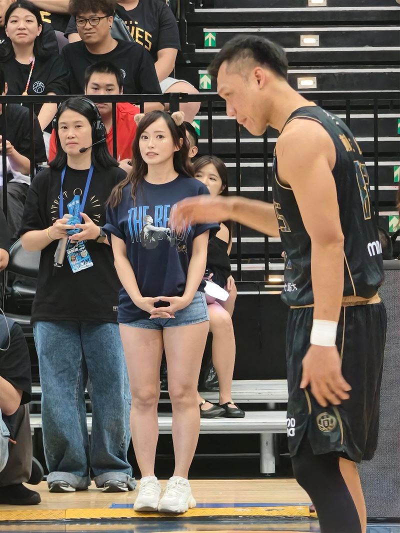 啦啦隊女神同框野獸！遭網酸「又矮又胖」　李雅英怒了霸氣喊1句挺爆