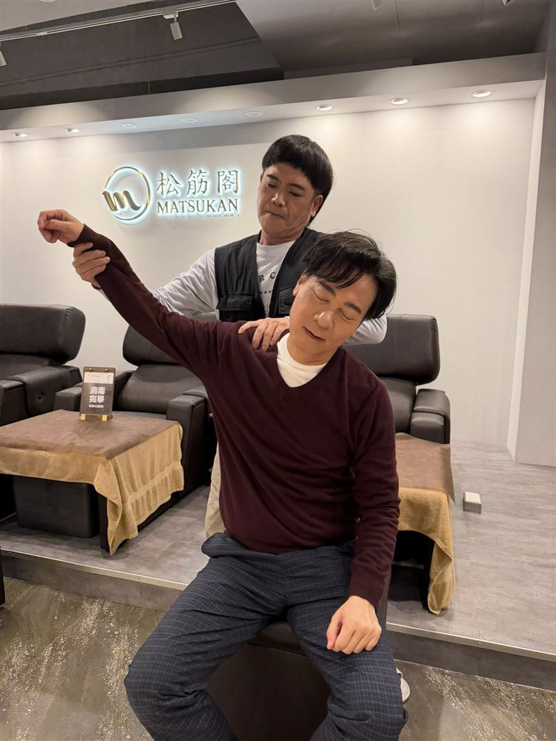 馬國弼兼差按摩拚還債！顧客竟是「超大咖男星」斜槓工作畫面流出