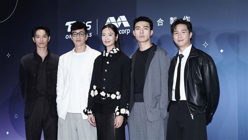 《模犯生》天才少女來了!Aokbab全中文演台劇 一女愛兩帥哥掀話題