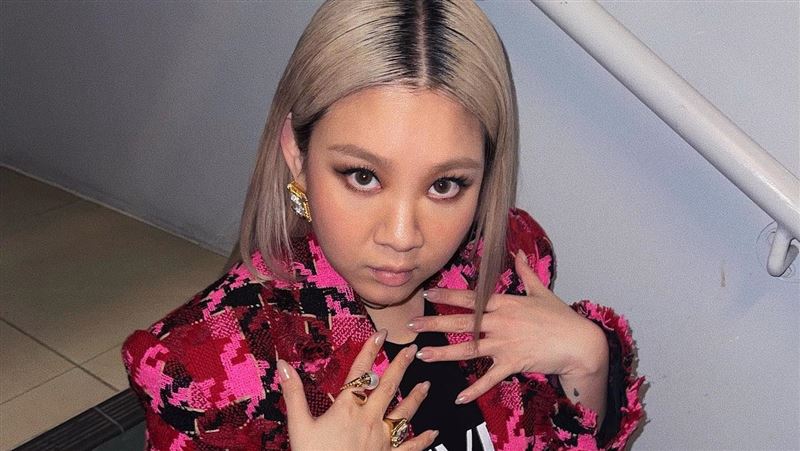 沈殿霞愛女38歲了！身材暴瘦絕美模樣曝光　曾出意外傷到肩頸、耳朵休養