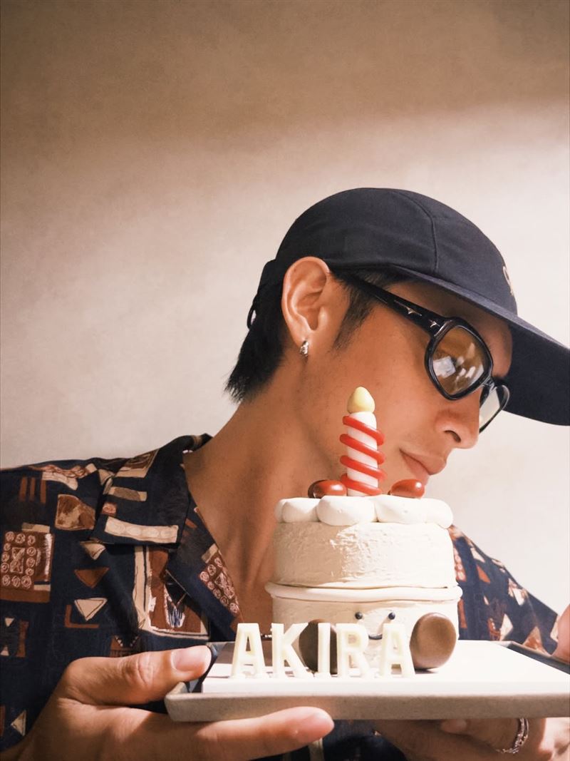 曹佑寧32歲生日撒糖！王淨PO蛋糕照放閃男友　拍立得「超甜同框照」曝光