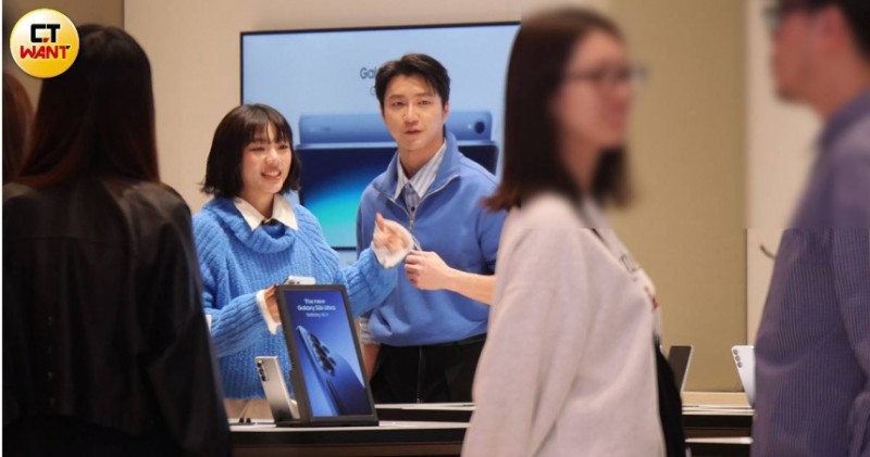 獨家直擊／江宏傑信義區「約會」小11歲女伴2小時　親密互動真相曝光