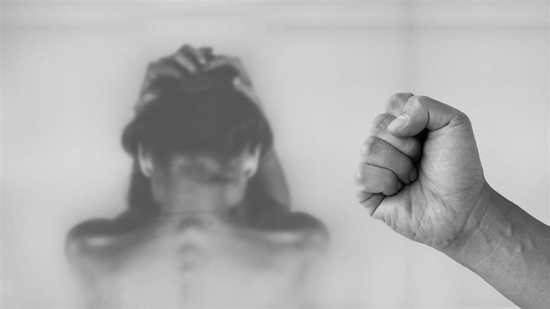 假外拍真硬上!29歲攝影師專挑嫩妹下手 10多歲女演員慘遭狼爪摧殘