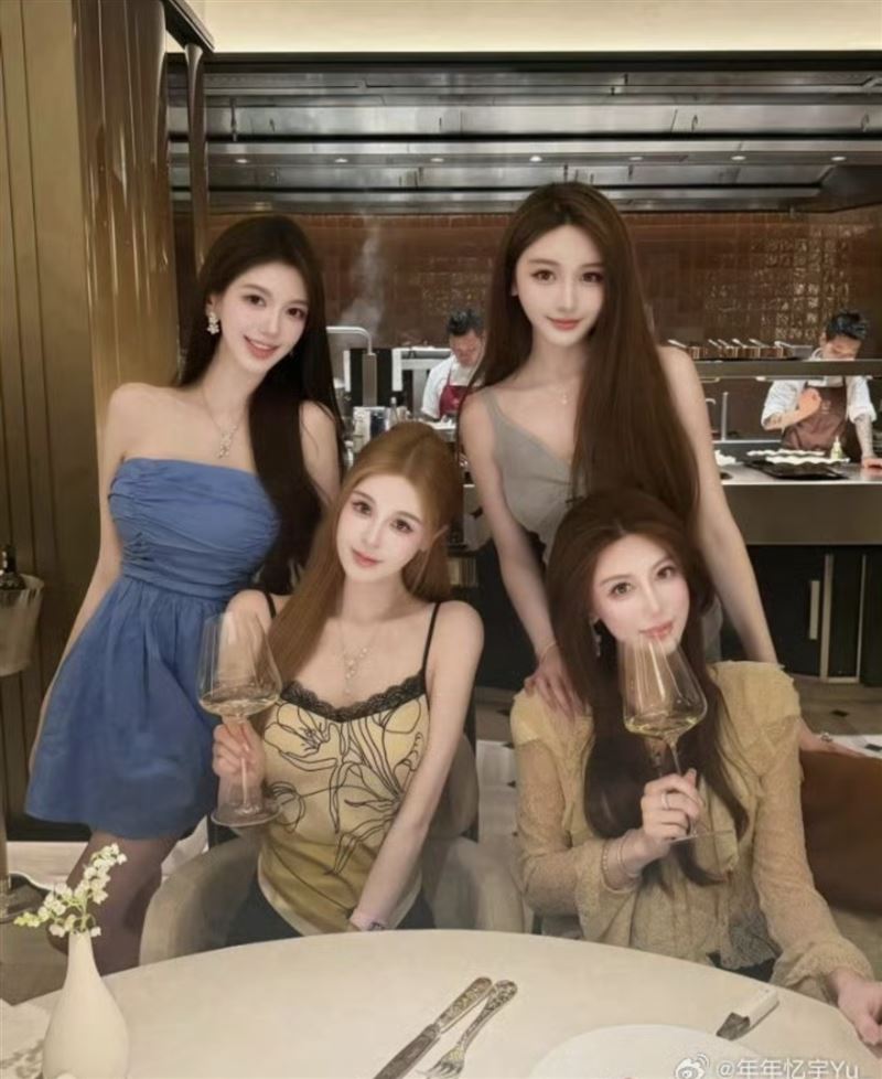 網紅葉珂聚餐閨密...驚見「與3人共用一張臉」嚇壞網　本尊鬆口真相