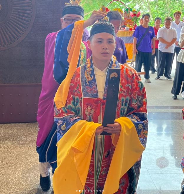 閩南狼突拋震撼彈！證實轉職成為道士　「踏刀梯」驚人畫面公開了