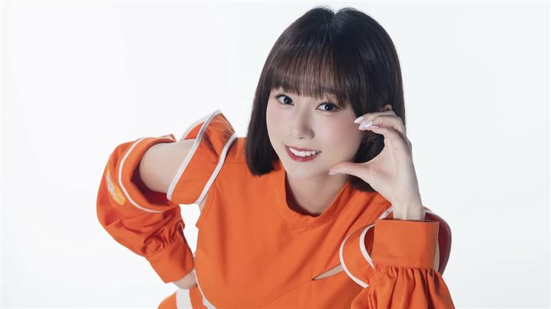 啦啦隊女神素顏長這樣!飛國外辣洩曲線 「狂扭9秒」1.2萬網淪陷