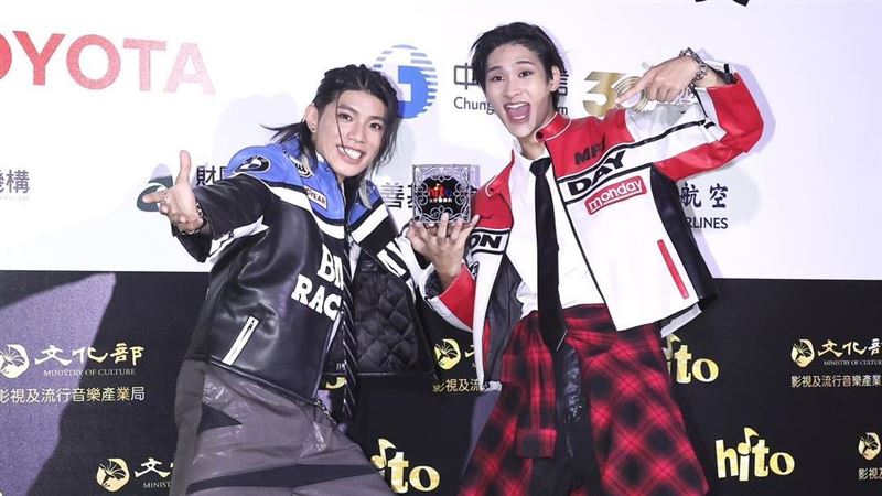 hito/FEniX互看裸體 夏浦洋讚隊友「屁股有肉」!Ozone他猛操肌不想輸