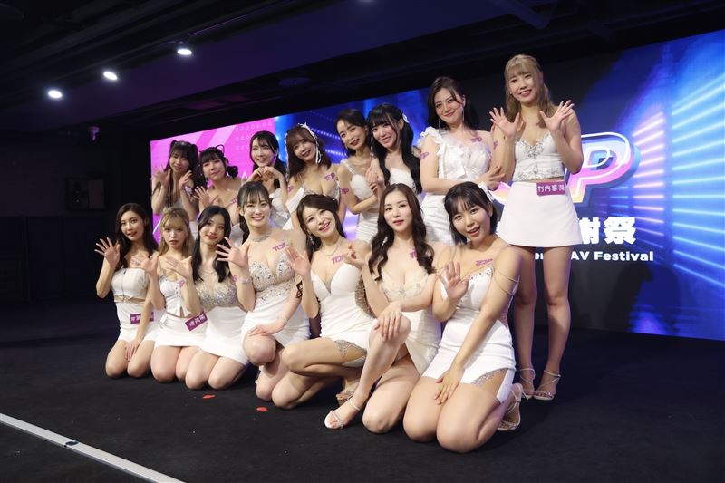 TOP女神感謝祭直擊!15女優解放比基尼引爆熱潮 攜手超兇韓國辣妹襲台