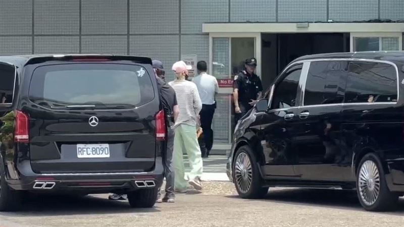 高雄32度穿長褲長袖！李洪基「熱到冒汗造型」意外成焦點　粉憂：怕中暑