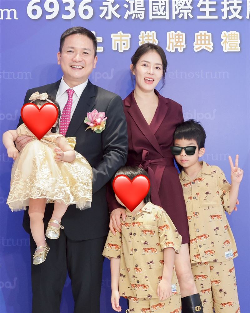才升格上市董娘！最美士官長宣布「封肚」拒拚四胎　認生技董座尪已結紮
