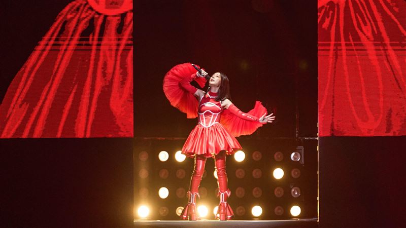 孫淑媚演唱會穿越時空!透過AI與14歲自己合唱〈桂花巷〉 容貌逆齡生長