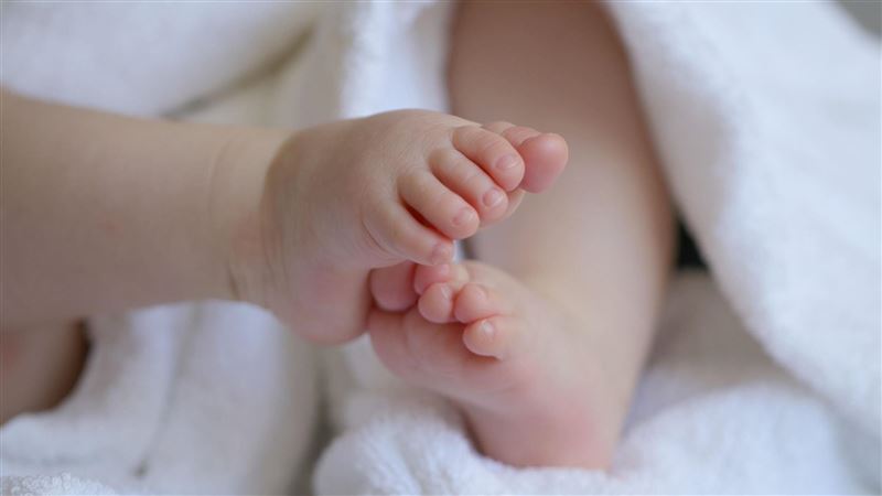 2歲萱萱慘遭虐死!網轟「媽媽為何不救」 廣告小妹一句話點破殘酷真相