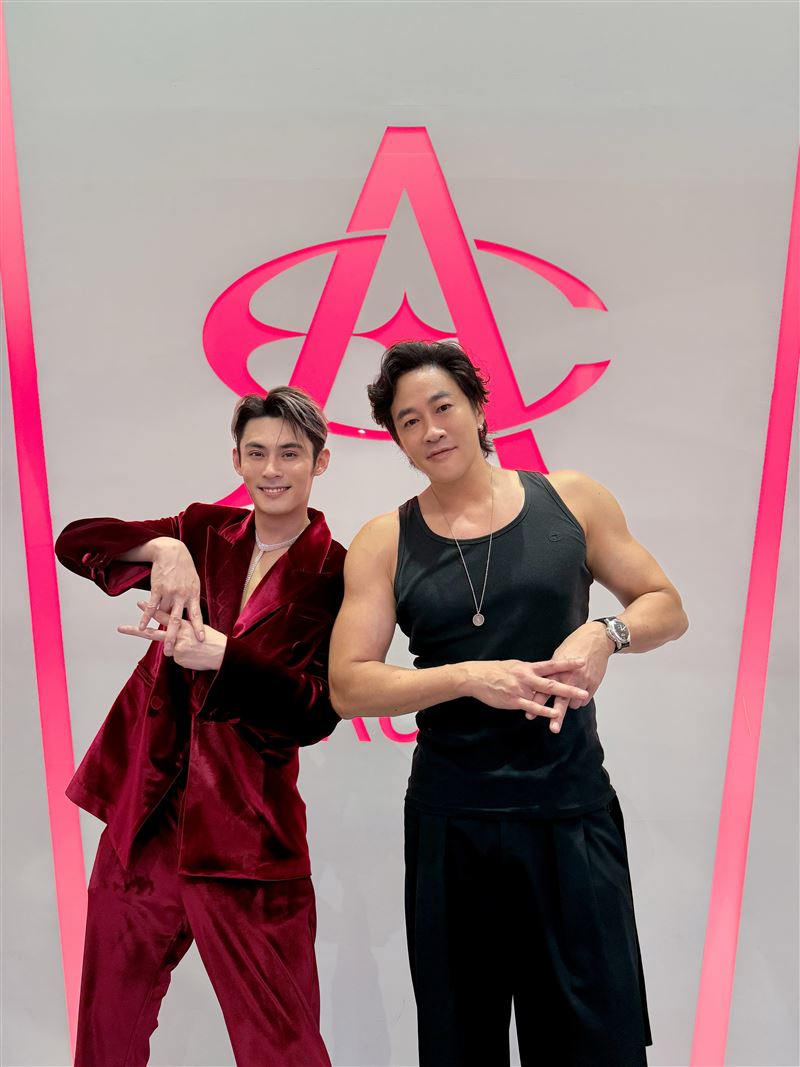 何潤東驚喜客串！飾演「終極大反派」　劇組準備限量千張男公館感謝卡