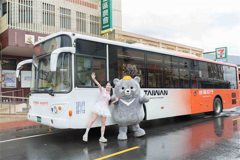 啦啦隊女神Mingo搶開箱!西拉雅「灰熊熊專車」萌登場 搭車送限量磁鐵