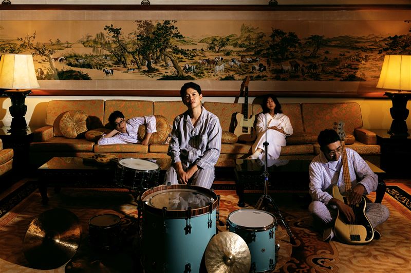台灣音樂圈第一次！樂團豪砸百萬「揪歌迷開房間」睡衣畫面曝光了