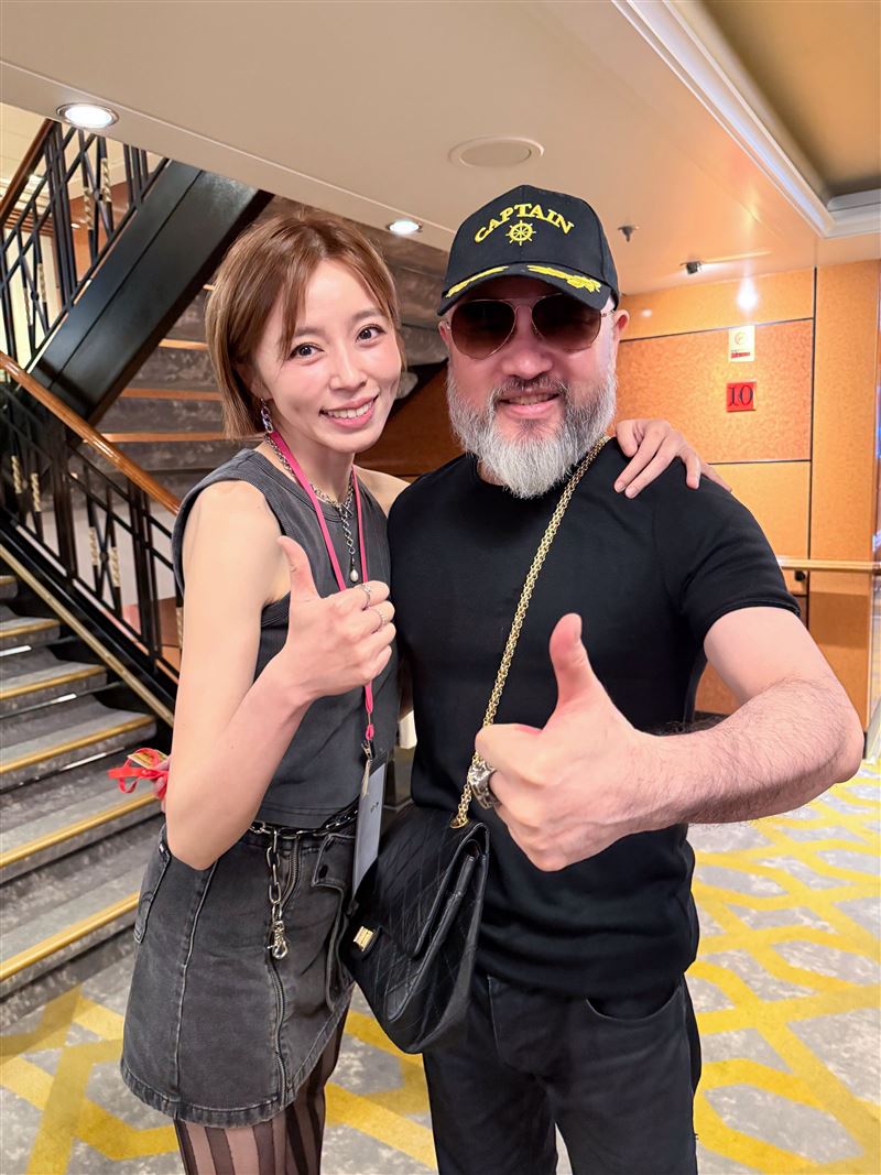 喪妻6年神隱!辛龍帶女兒搭郵輪 王瞳PO合照洩近況