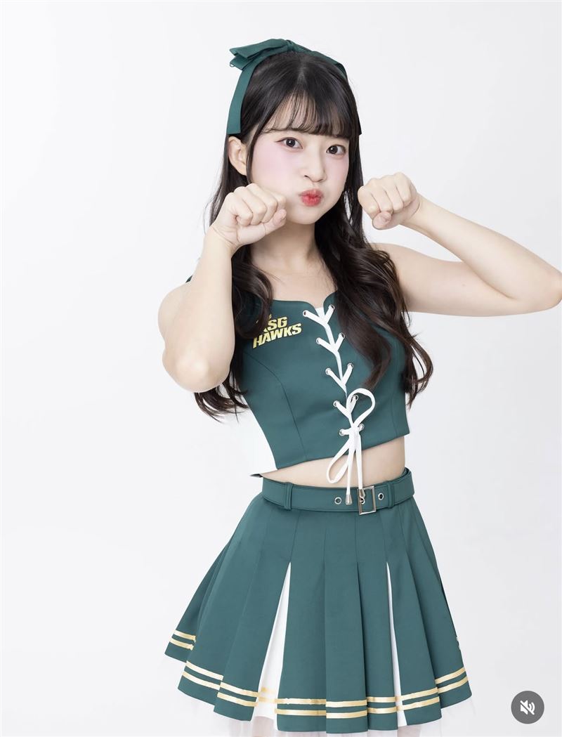 界外球飛來!正妹球場「捨身護童」真實身分曝光 竟是啦啦隊女神