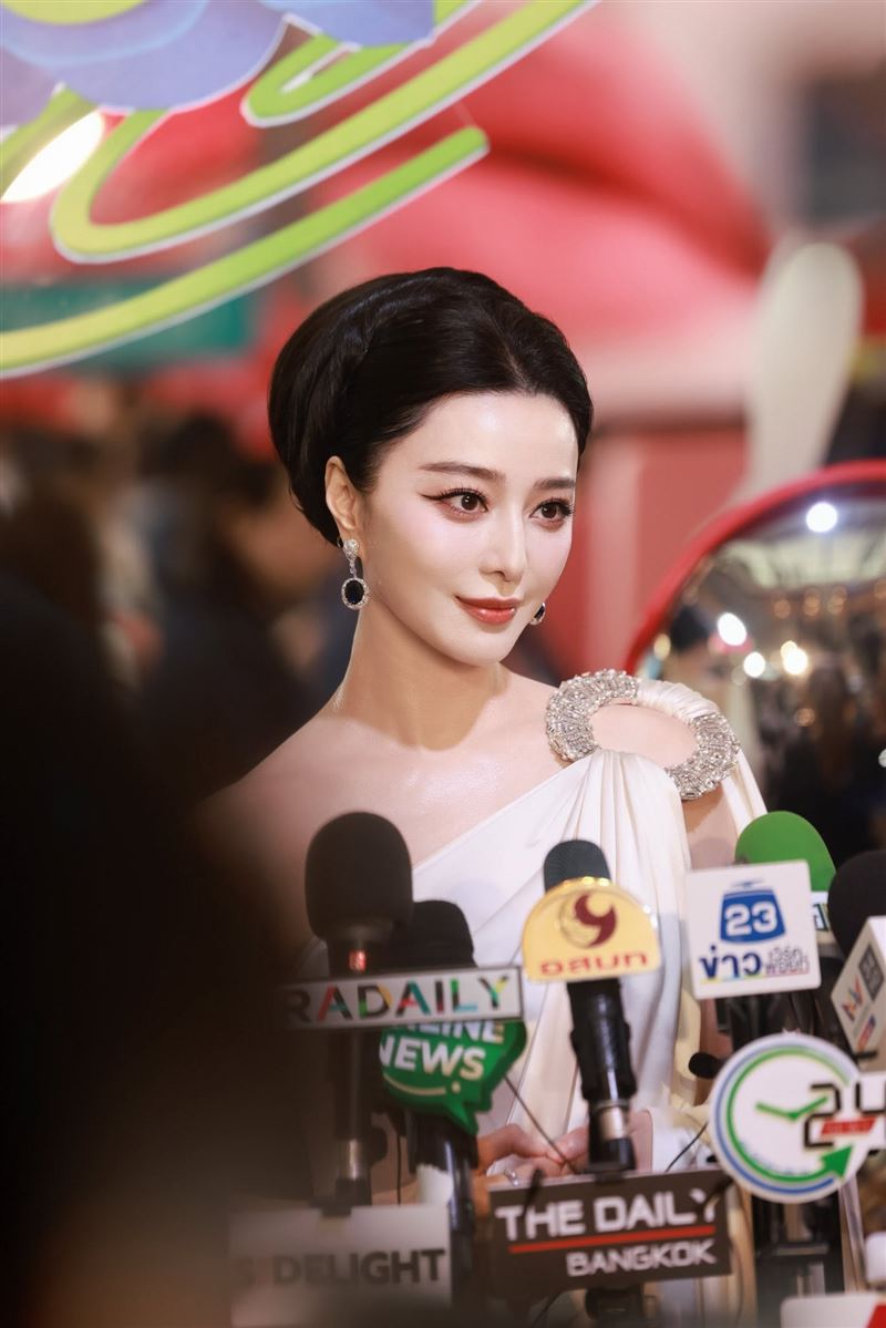 范冰冰暖爆！翻譯妹妹緊張忘詞愣住　女神下一秒暖心反應曝光