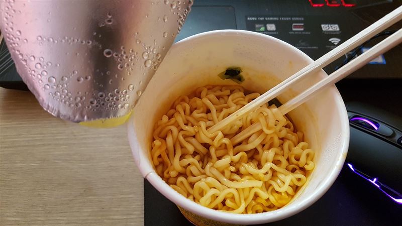 巴威逼近!他好奇:颱風天為何要吃泡麵? 「1真相」讓全網頓悟