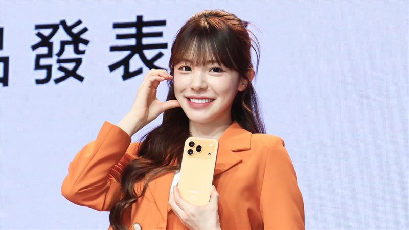 李多慧霸氣請客200位粉絲 秀發票公開超狂金額!帳單長到可跳繩