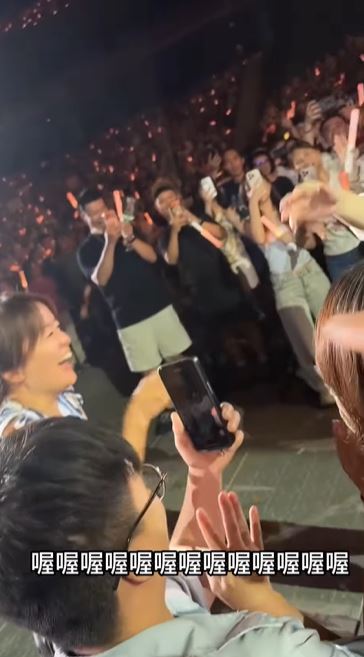 被阿信親喊名字太激動！《百靈果》凱莉追星成功　演唱會現場哭爆